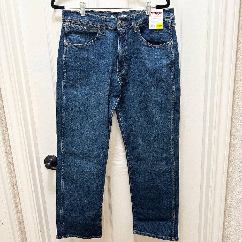 Wrangler Men's Jeans Size 32X30 Blue Free To Stretch Relax Fit Casual Denim NEW